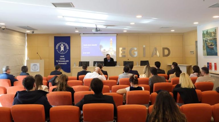 İzmir’in kent kimliği EGİAD’da masaya yatırıldı