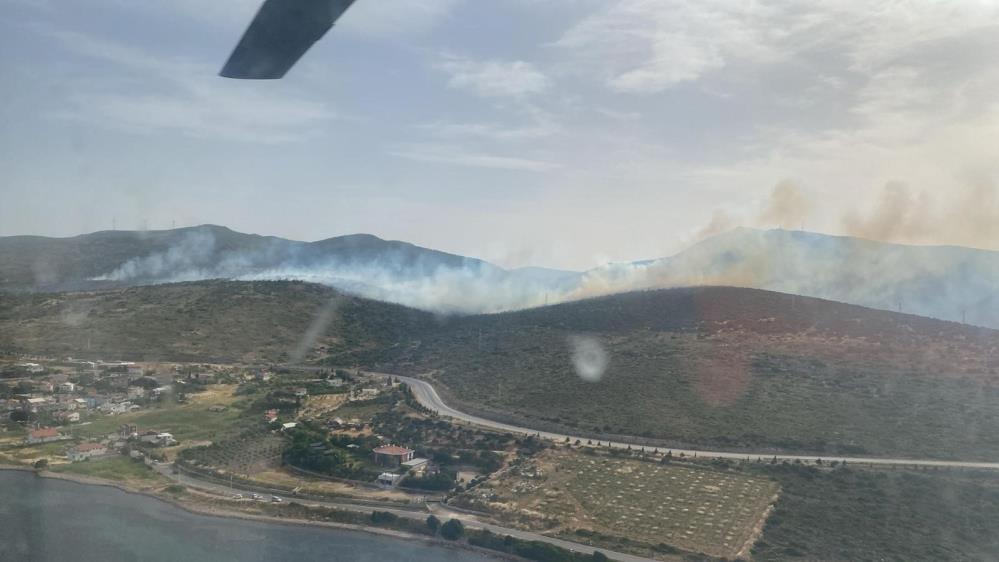 Urla’da makilik alandaki yangına müdahale sürüyor